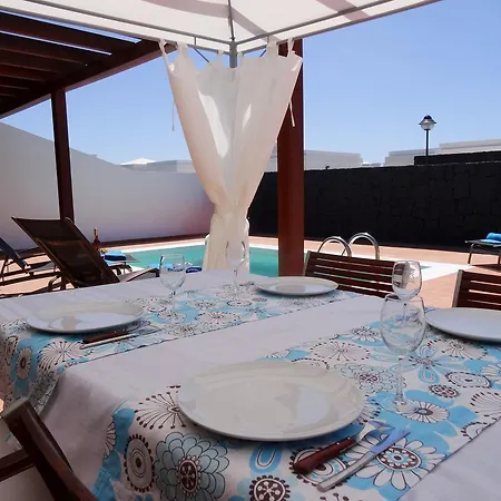 Happy Villa - Piscina Y Amplia Terraza Soleada Villa Playa Blanca (Lanzarote)